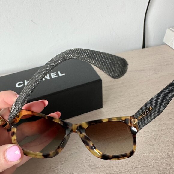 Chanel CC Logo Sunglasses Tortoise and Denim Frame - Picture 12 of 13